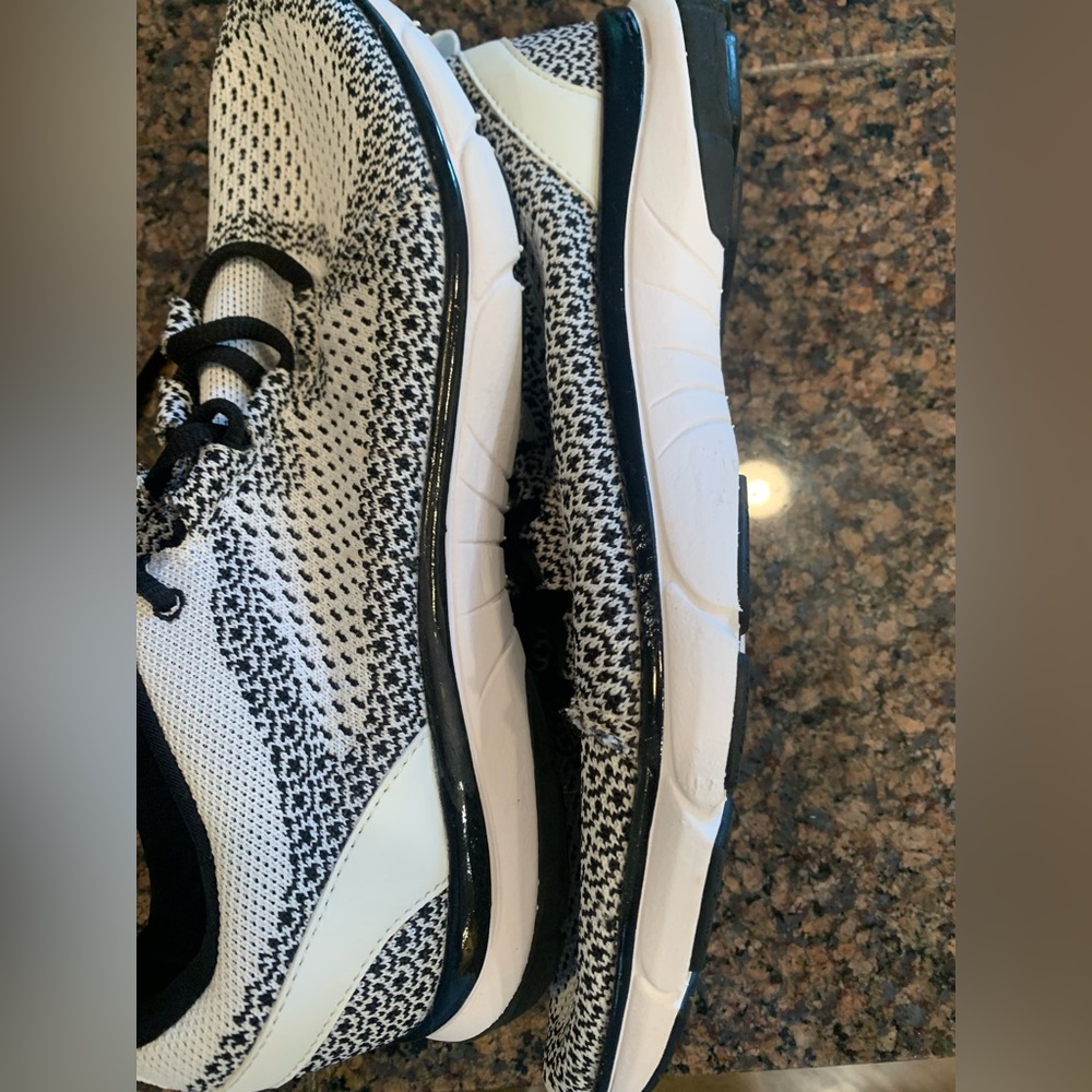 Vionic Flex Vionic Athletic Shoes - image 5